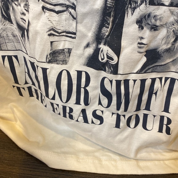 BRAND NEW Official Taylor Swift Original The Eras Tour Beige Concert T-Shirt - Picture 4 of 6